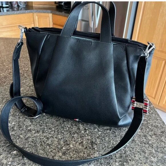 Colab Cruise Port Black Shoulder Bag Crossbody NWT - Picture 5 of 14